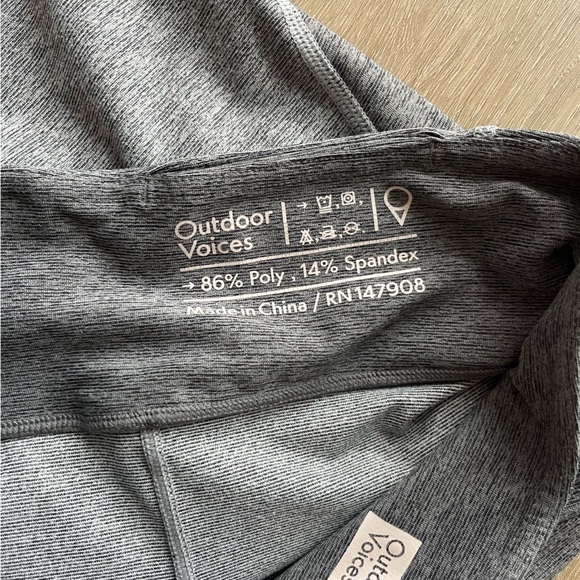 Outdoor Voices 3/4 Two-Tone leggings size S Athleisure - Picture 3 of 5